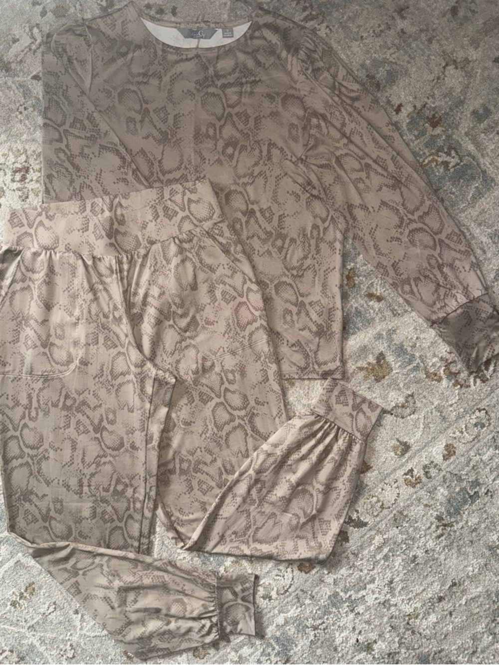 G by Guiliana G Knit 2 Pc Snake Print Loungewear Set